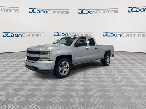 Used 2018 Chevrolet Silverado 1500 Custom w/ Custom Value Package image 4