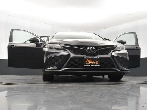 Used 2024 Toyota Camry SE image 11