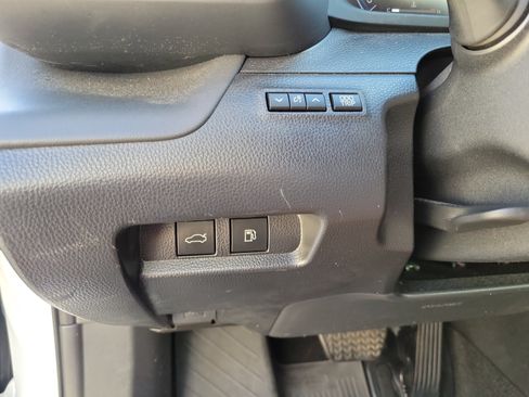 Certified 2023 Toyota Crown AWD/4WD image 11