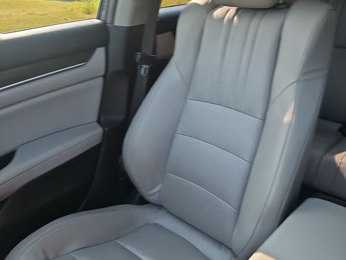 Used 2018 Honda Accord EX-L image 32