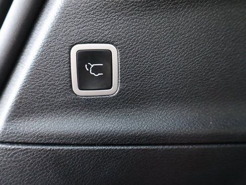 Used 2025 Chrysler Pacifica Limited FWD image 27