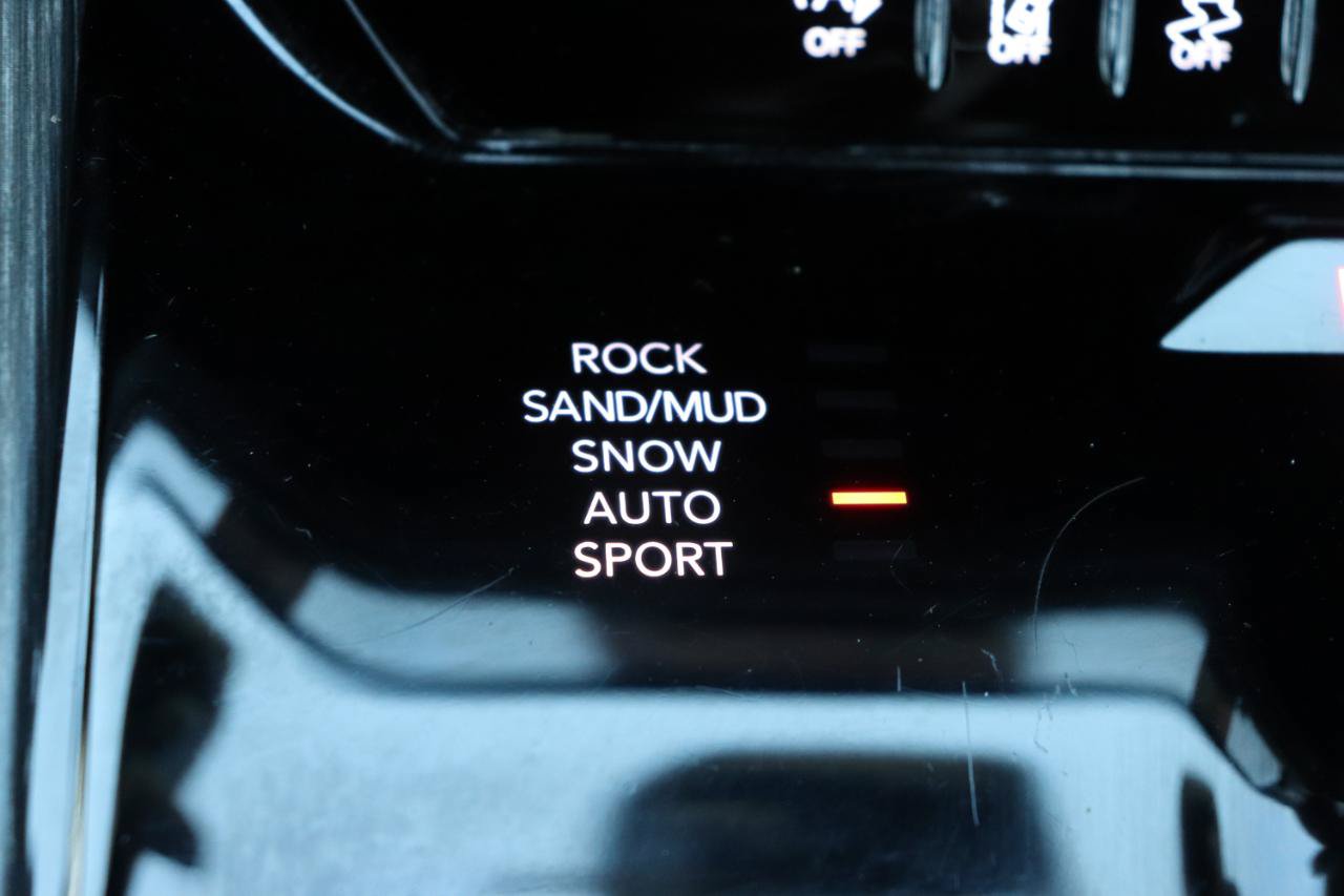 Used 2024 Jeep Wagoneer L Series III w/ Flexible Seating Group AWD/4WD image 44