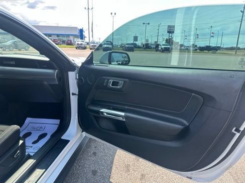 Used 2018 Ford Mustang Coupe w/ Equipment Group 101A RWD image 12