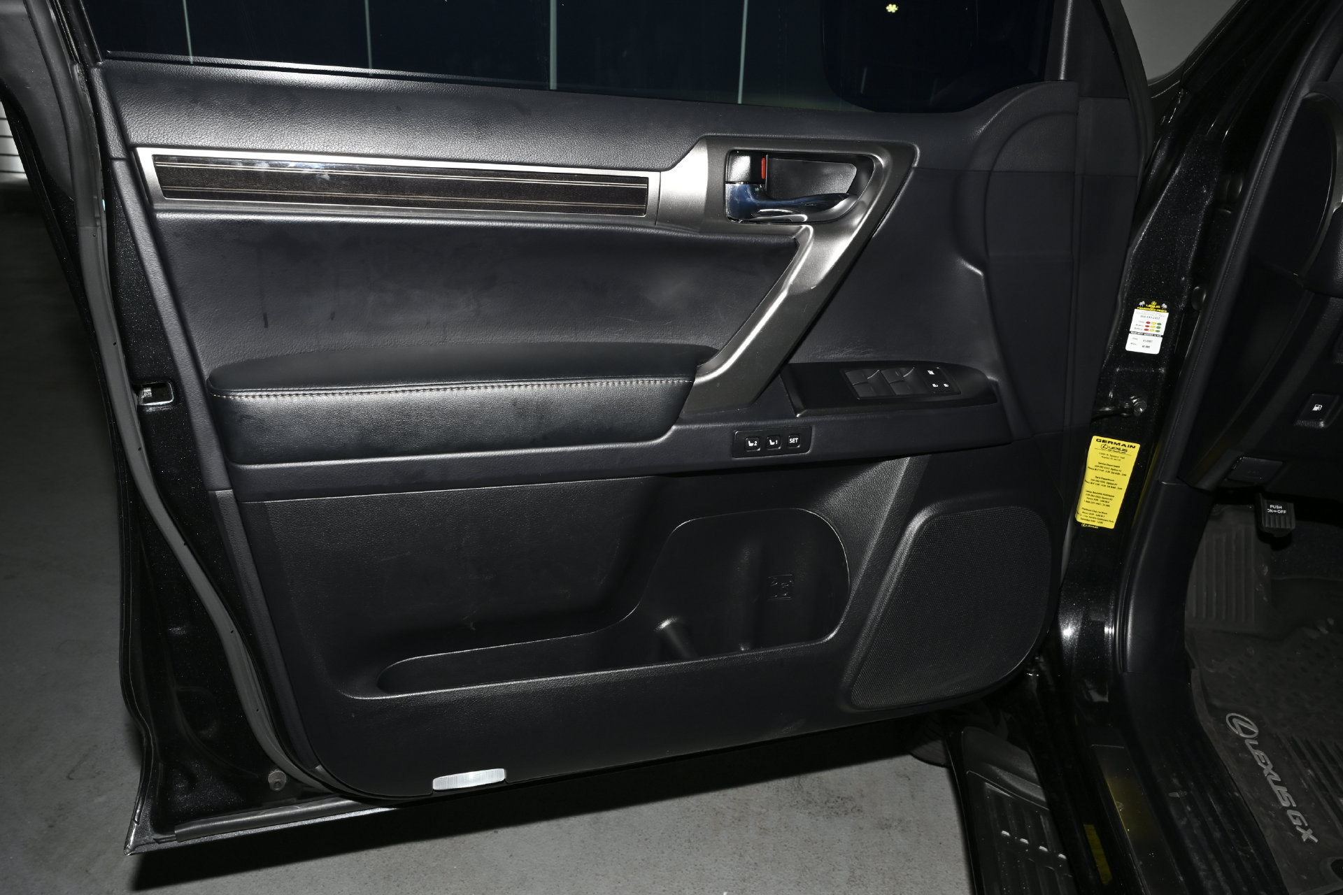 Used 2023 Lexus GX 460 Luxury w/ Sport Design Package AWD/4WD image 24