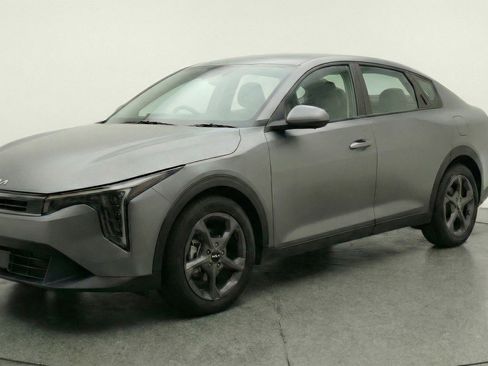 Used 2025 Kia K4 FWD image 3