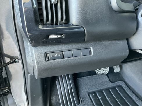 Used 2024 Nissan Pathfinder S image 26