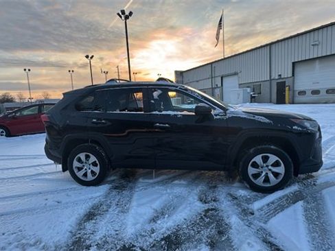 Used 2021 Toyota RAV4 LE image 28