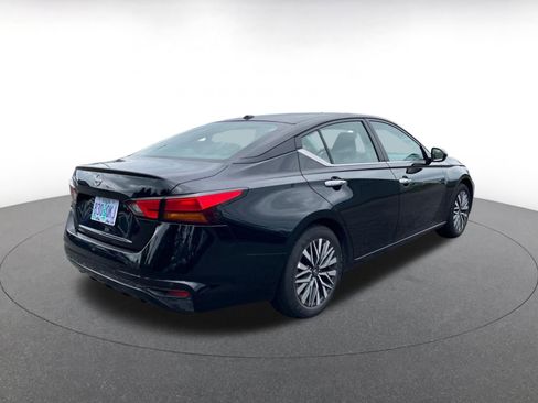 Used 2025 Nissan Altima 2.5 SV FWD image 14