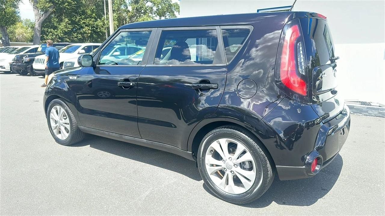 Used 2016 Kia Soul + FWD image 12