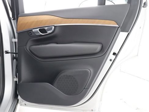 Used 2021 Volvo XC90 T6 Momentum image 47