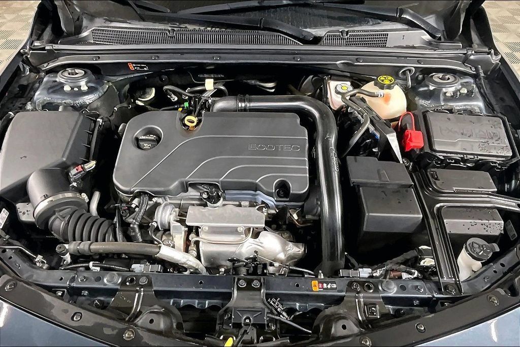 Used 2021 Chevrolet Malibu LT FWD image 9