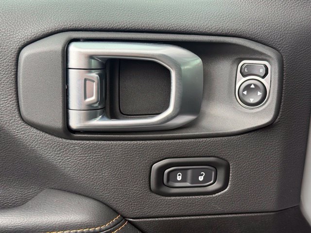 Used 2023 Jeep Wrangler Unlimited Sahara AWD/4WD image 15