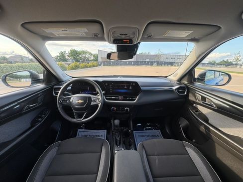 Used 2024 Chevrolet TrailBlazer LS w/ LS Convenience Package FWD image 40