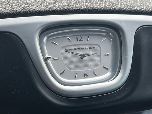 Used 2022 Chrysler 300 Touring w/ Sport Appearance Package image 38