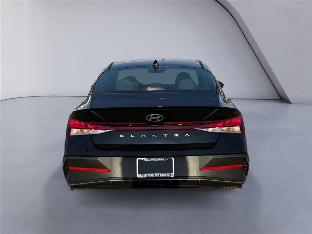 New 2026 Hyundai Elantra SEL Sport FWD image 4