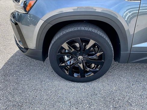 Certified 2022 Volkswagen Taos SE w/ Panoramic Sunroof Package image 13