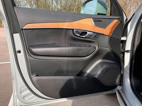 Used 2024 Volvo XC90 B6 Plus w/ Protection Package Premier image 23