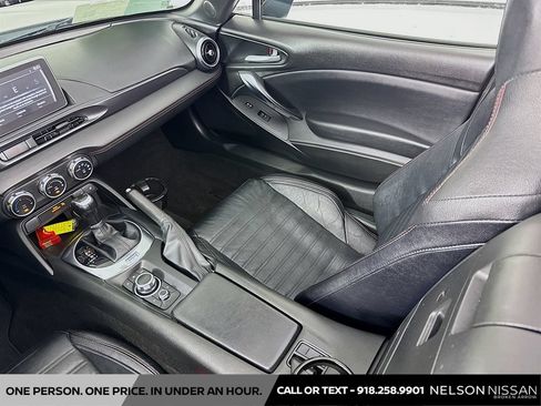 Used 2018 FIAT 124 Spider Abarth w/ Convenience Group RWD image 23