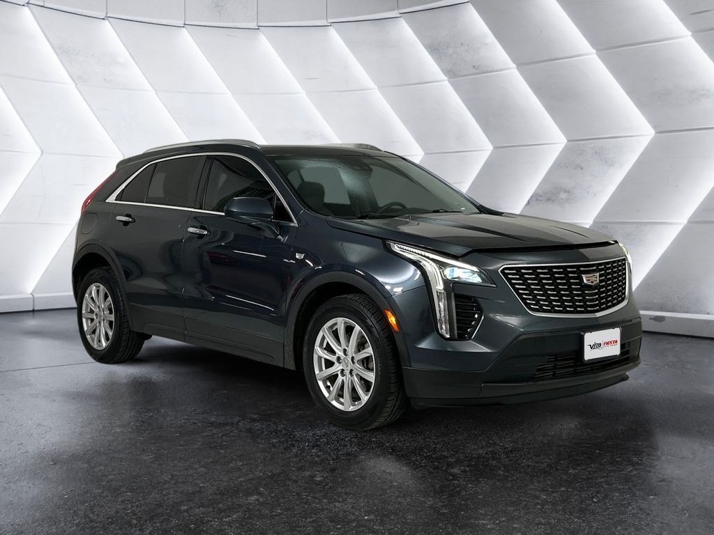 Used 2021 Cadillac XT4 Luxury w/ Cold Weather Package FWD image 1