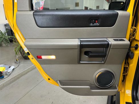 Used 2003 HUMMER H2 w/ Preferred Equipment Group image 12