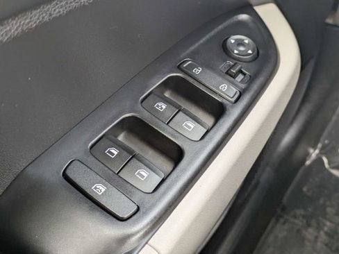 Used 2025 Hyundai Venue SEL image 23