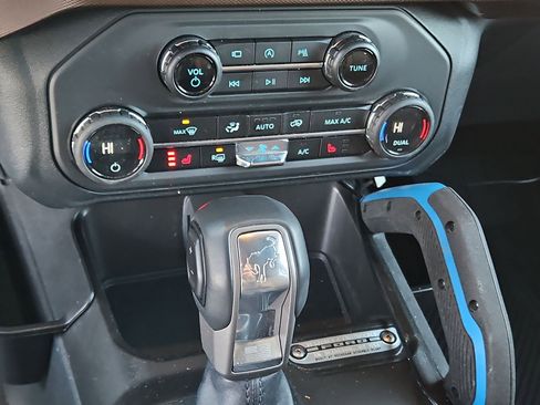 Used 2023 Ford Bronco Outer Banks image 28