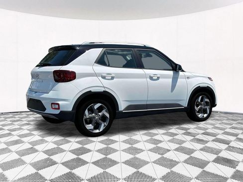 Used 2025 Hyundai Venue Limited image 10