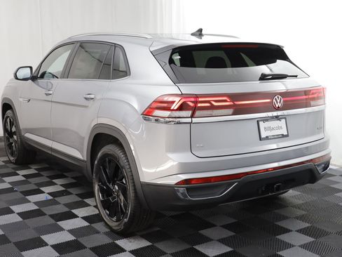 New 2026 Volkswagen Atlas Cross Sport SE image 14