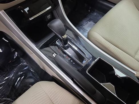 Used 2017 Honda Accord LX image 25