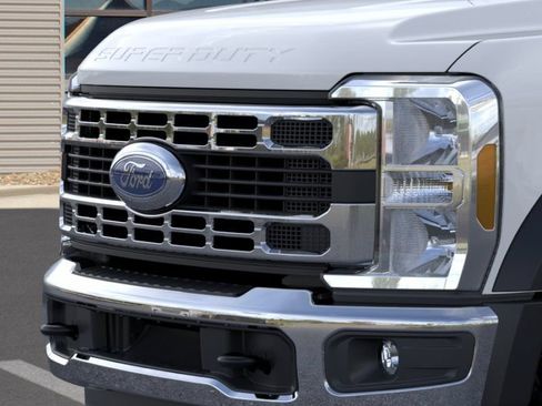 New 2026 Ford F550 4x4 Crew Cab image 17
