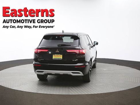 Used 2023 Mitsubishi Outlander SE image 39