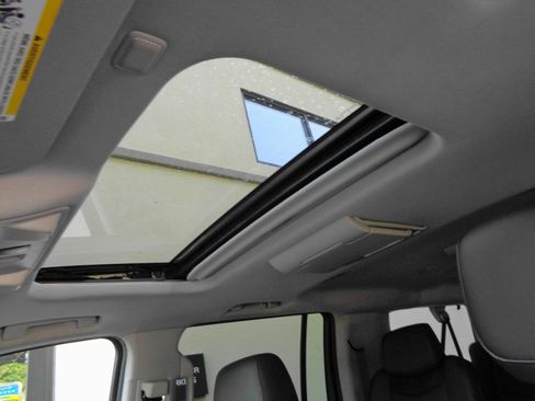 Used 2015 Cadillac Escalade ESV Luxury AWD/4WD image 14