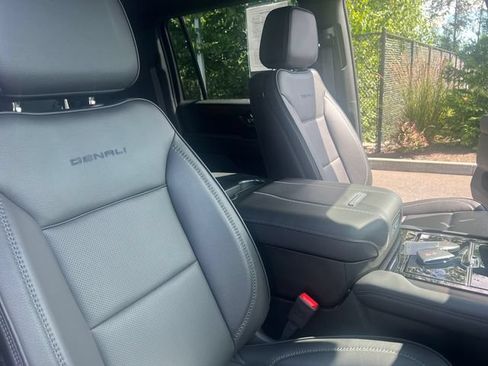 Used 2026 GMC Yukon XL Denali w/ Sun & Power Step Package AWD/4WD image 18