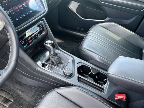 Used 2022 Volkswagen Tiguan SE AWD/4WD image 15