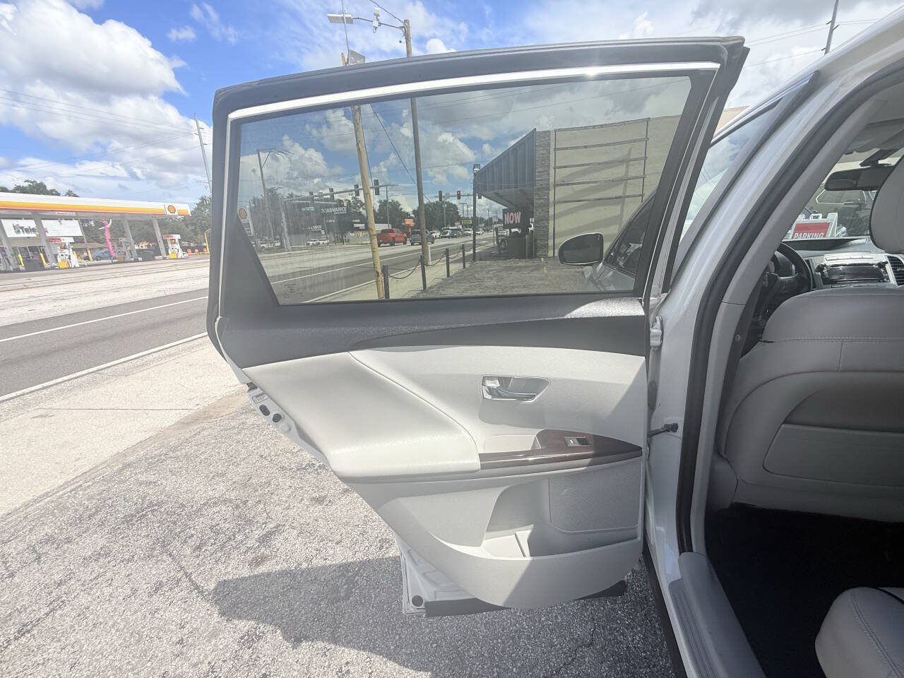 Used 2010 Toyota Venza FWD image 14