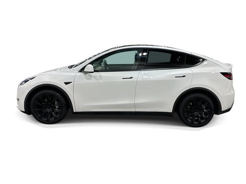 Certified 2023 Tesla Model Y Long Range AWD/4WD image 3