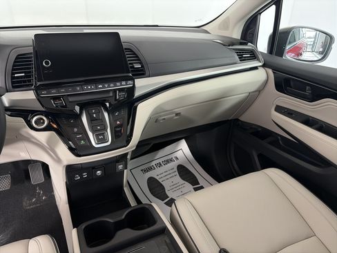 Used 2025 Honda Odyssey Touring image 4