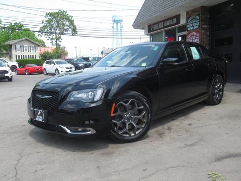 Used 2018 Chrysler 300 S w/ 300S Premium Group AWD/4WD image 31