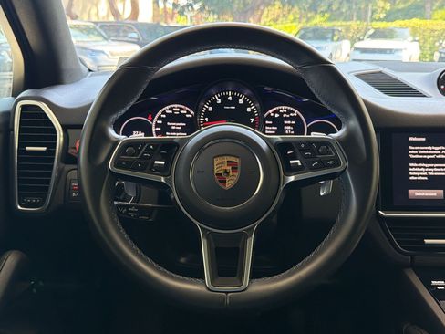Used 2023 Porsche Cayenne AWD/4WD image 11