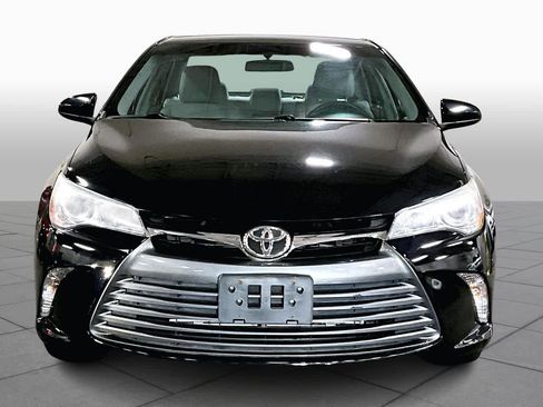 Used 2016 Toyota Camry LE image 3