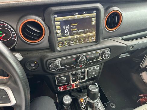 Used 2021 Jeep Gladiator Mojave AWD/4WD image 4