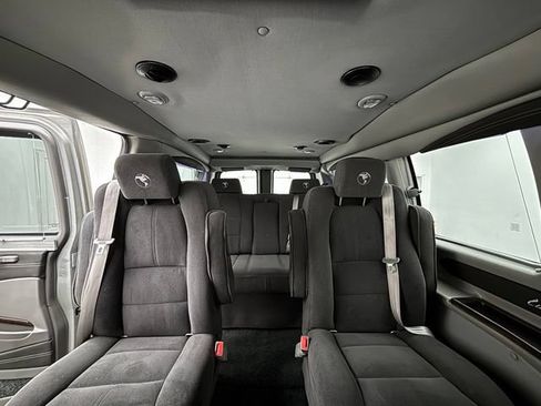 Used 2019 Chevrolet Express 2500 RWD image 2