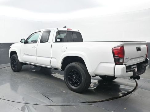 Used 2022 Toyota Tacoma SR5 w/ Technology Package image 3