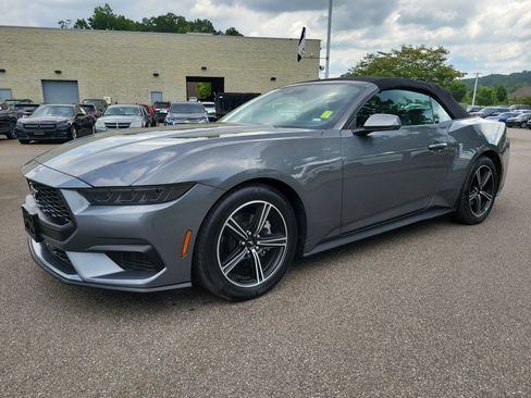 Used 2025 Ford Mustang Premium RWD image 19
