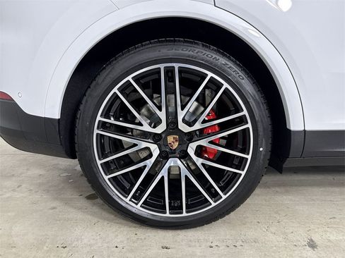 New 2026 Porsche Cayenne S image 16