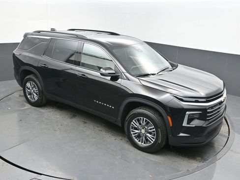 Used 2025 Chevrolet Traverse LT image 33