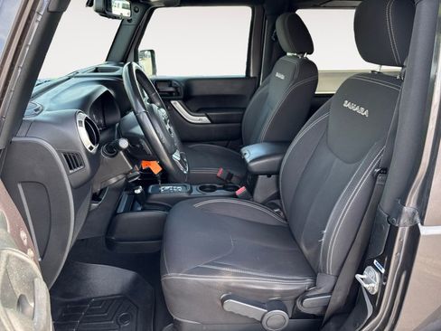 Used 2018 Jeep Wrangler Sahara w/ Connectivity Group AWD/4WD image 6