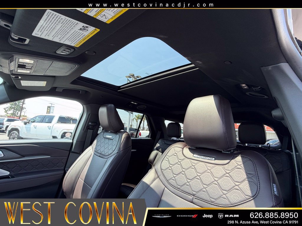 Used 2025 Ford Explorer Platinum w/ LUX Leather Package AWD/4WD image 24