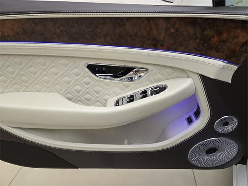 Used 2022 Bentley Continental GT image 31