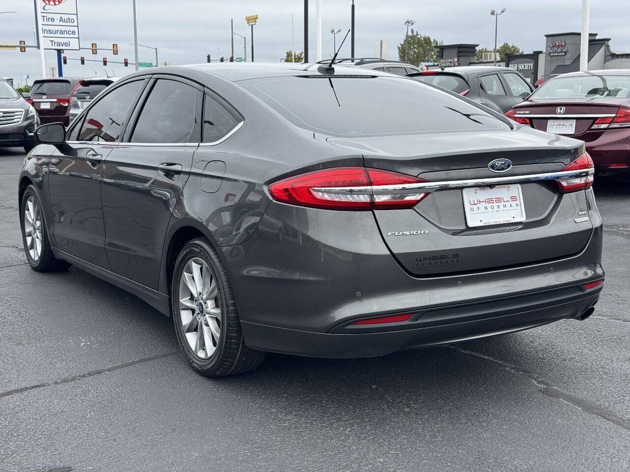 Used 2017 Ford Fusion SE w/ Fusion SE Technology Package FWD image 7